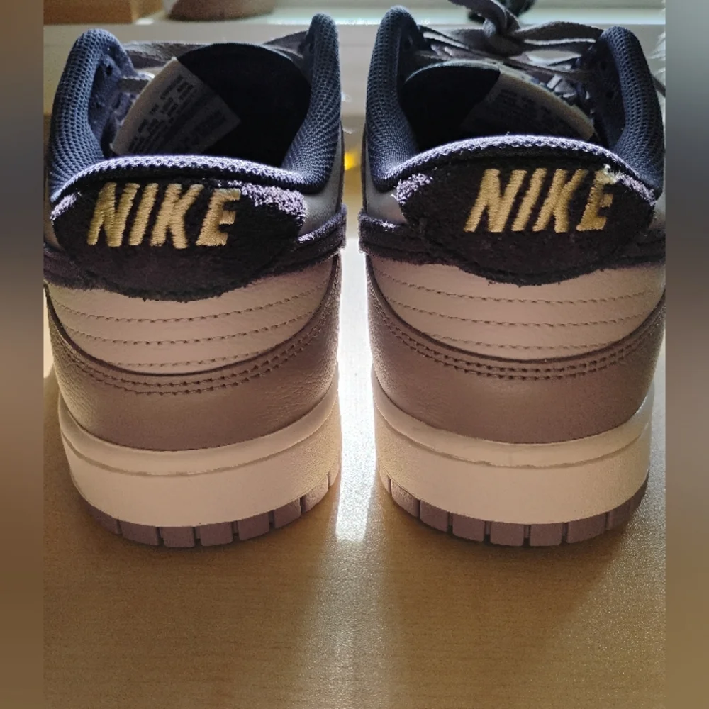 Nike Men’s Athletic Shoes Gray and Purple Low-Top Sneakers - Picture 11 of 12